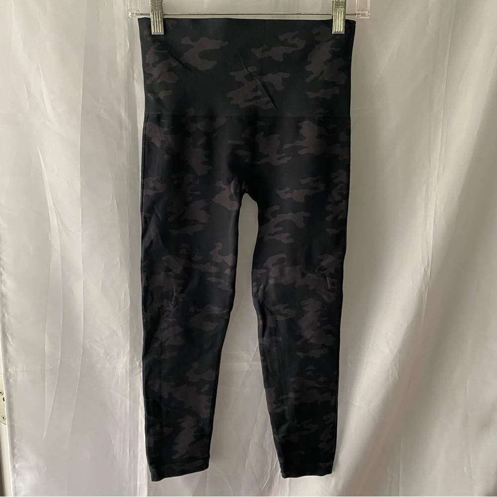 Spanx‎ Look At Me Now Seamless Leggings Black Camo size Large - Picture 9 of 9